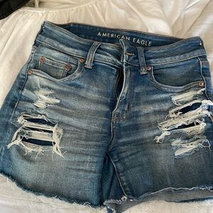 American Eagle women’s distressed shorts